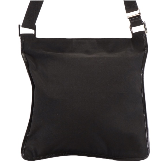 GUCCI BLACK NYLON W/LEATHER TRIM UTILITY STYLE SHOULDER BAG - Picture 6 of 15